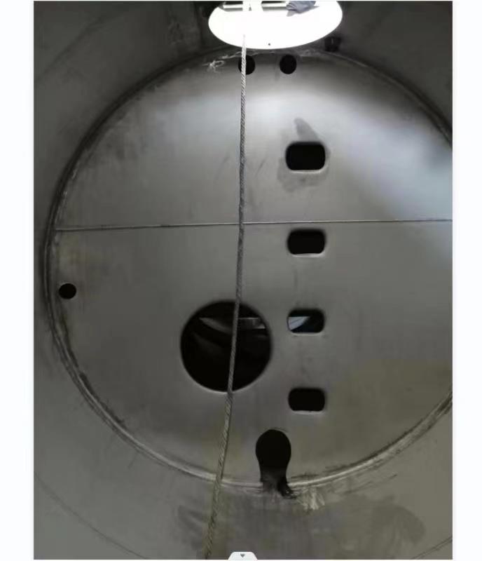 Highway tank car cleaning