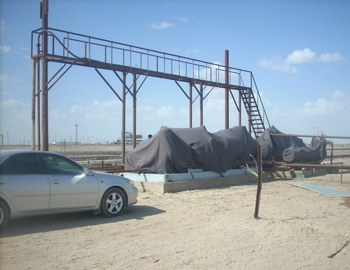 Mechanical cleaning equipment yusing in railway-tank