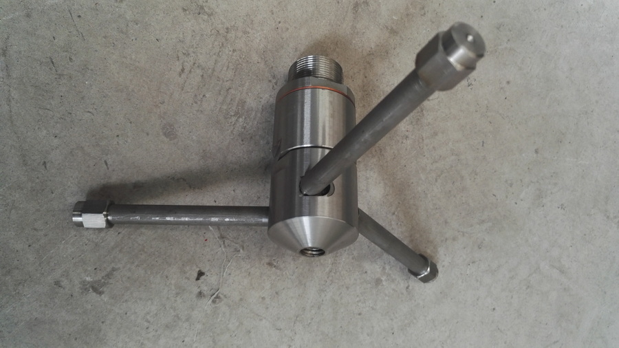 Pipe cleaning rotary nozzles