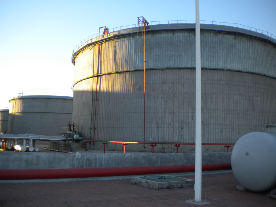 Safety guarantees for the oil sludge recovery process of storage tanks and the mechanical cleaning process of storage tanks